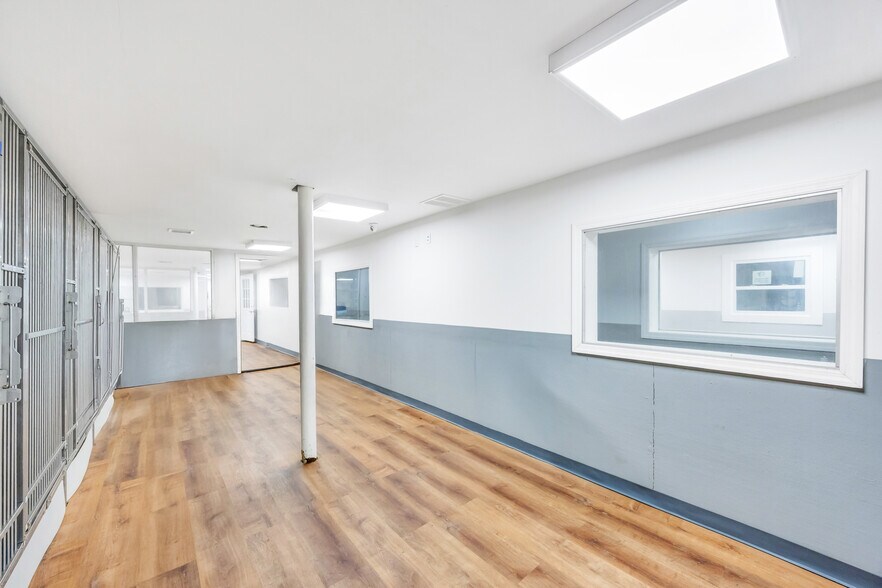 More Photos Of 28 Main St, Hempstead Storefront Retail Residential For Lease