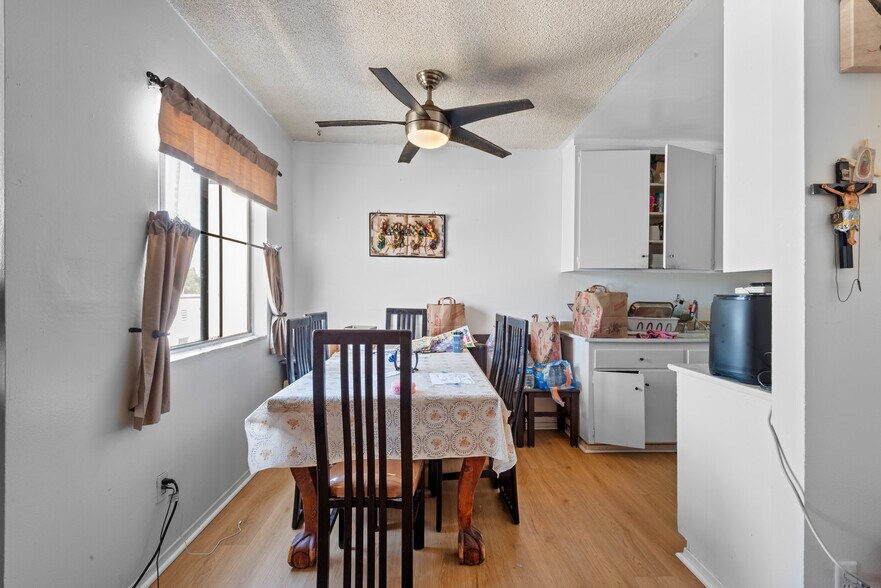 More Photos Of 2325 S Ridgeley Dr, Los Angeles Apartments For Sale