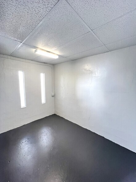 More Photos Of 1909-2099 Opa Locka Blvd, Miami Warehouse For Lease