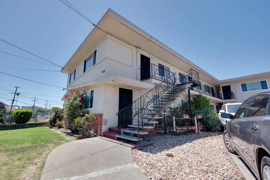 More Photos Of 9031 Hillside St, Oakland Apartments For Sale