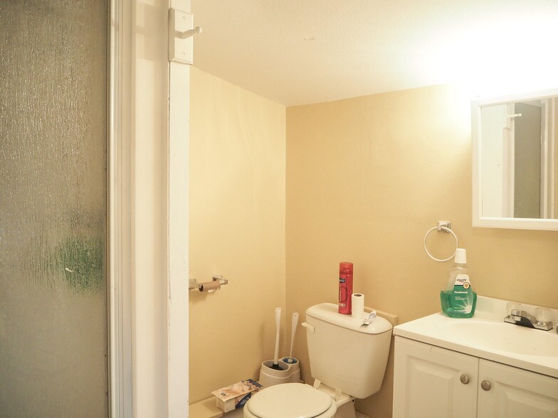 More Photos Of 1 Wall St, Cromwell Restaurant For Sale