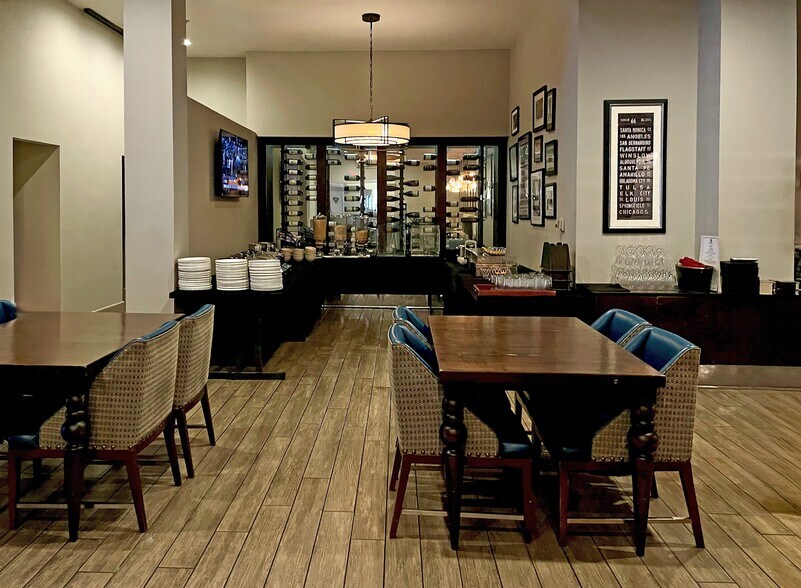 More Photos Of 6300 Waterford Blvd, Oklahoma City Hotel For Lease