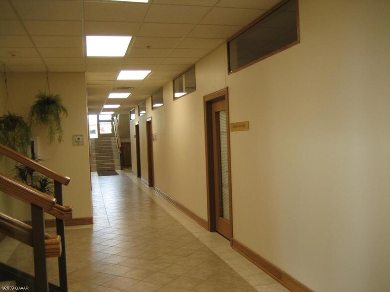 More Photos Of 324 Broadway St, Alexandria Freestanding For Lease