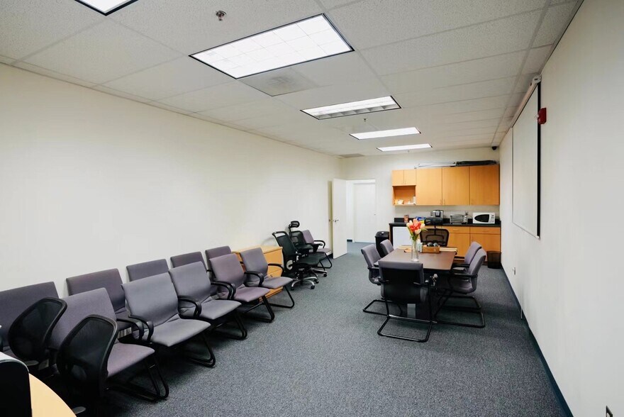 More Photos Of 610 Professional Dr, Gaithersburg Office For Sale