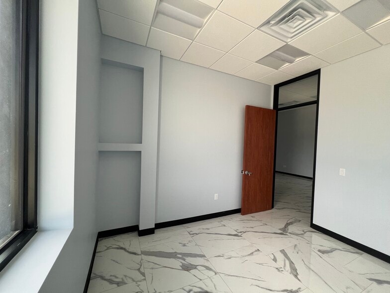 More Photos Of 18630 Intercontinental Crossing Dr, Houston Warehouse For Lease