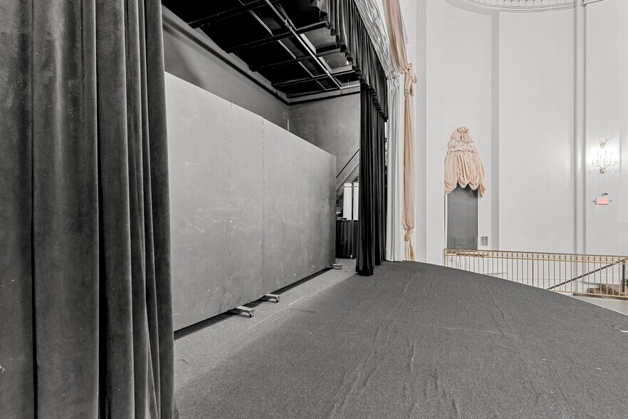 More Photos Of 138 E Market St, New Albany Lodge Meeting Hall For Sale