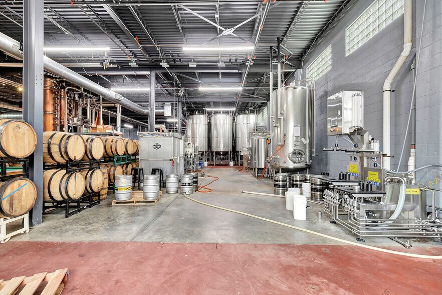 More Photos Of 3717 Jonlen Dr, Fairfax Flex For Sale