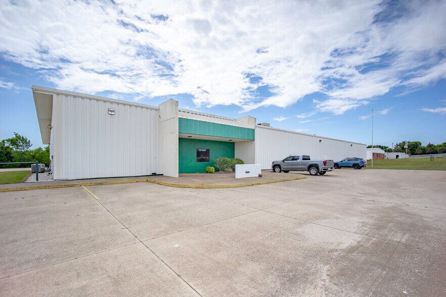 More Photos Of 1820 N Council Rd, Blanchard Food Processing For Sale