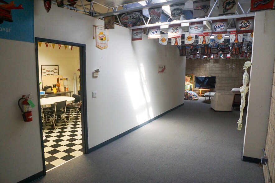 More Photos Of 15200 Mansel Ave, Lawndale Office For Lease