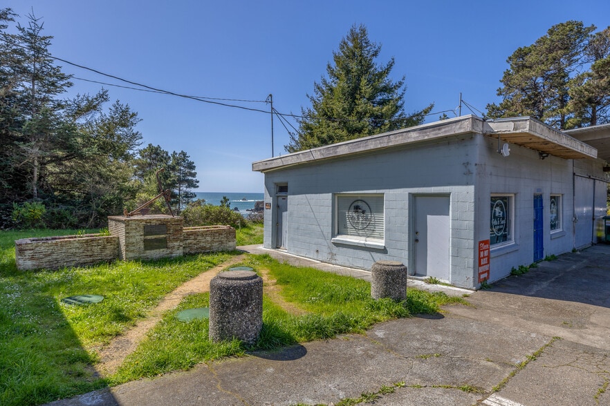 More Photos Of 35507 S Highway 1, Gualala Storefront Retail Office For Sale