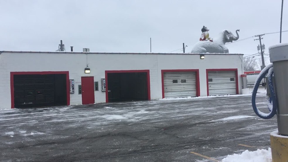 Primary Photo Of 403-409 W Rollins Rd, Round Lake Beach Carwash For Sale