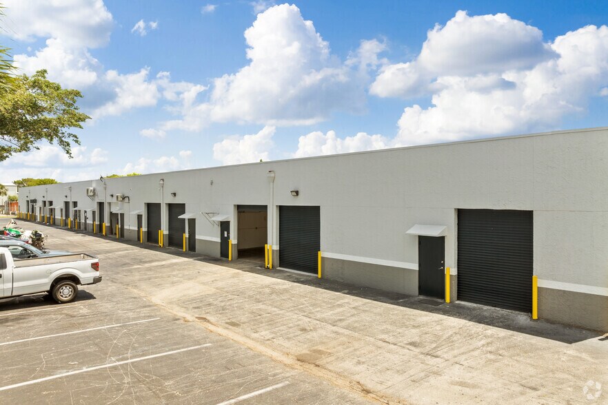 More Photos Of 3825 Investment Ln, West Palm Beach Light Manufacturing For Lease