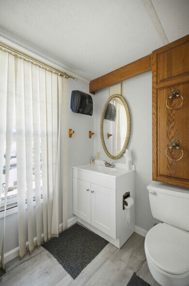 More Photos Of 1112 NE 36th Ave, Ocala Office For Sale