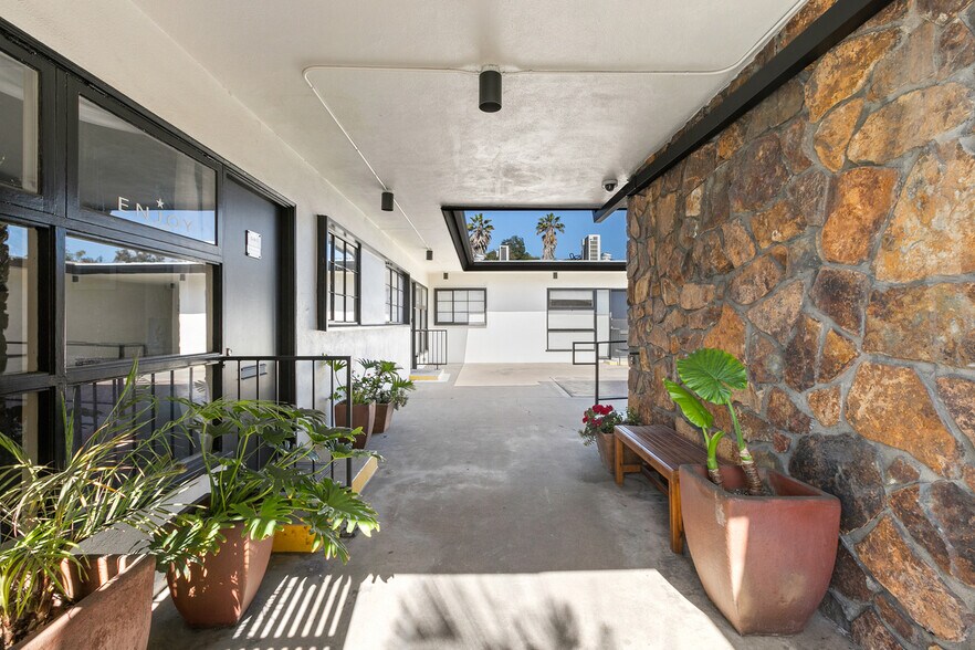 More Photos Of 8939 La Mesa Blvd, La Mesa Medical For Lease