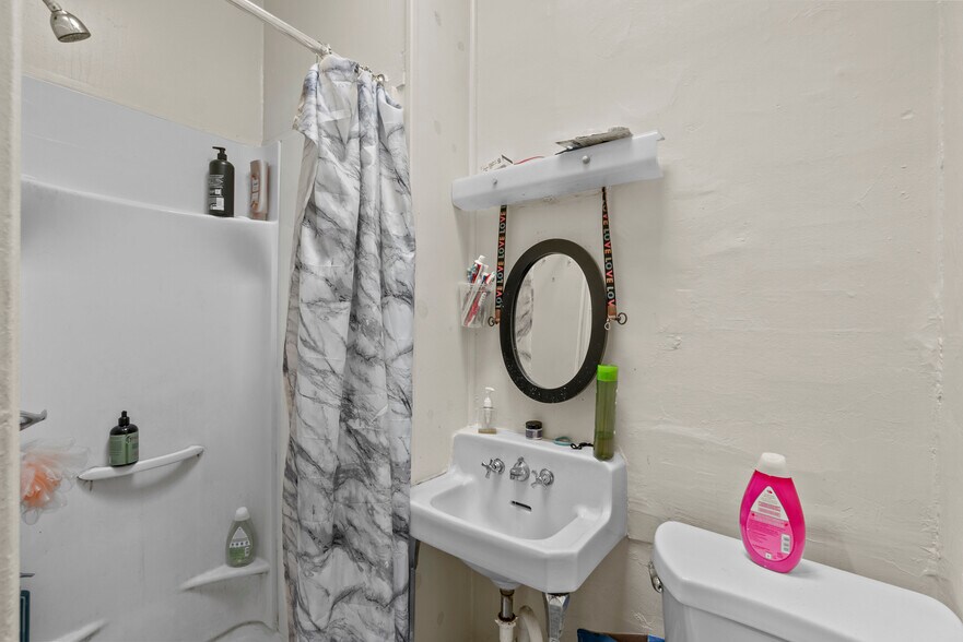 More Photos Of 2541 St Paul St, Baltimore Office For Sale