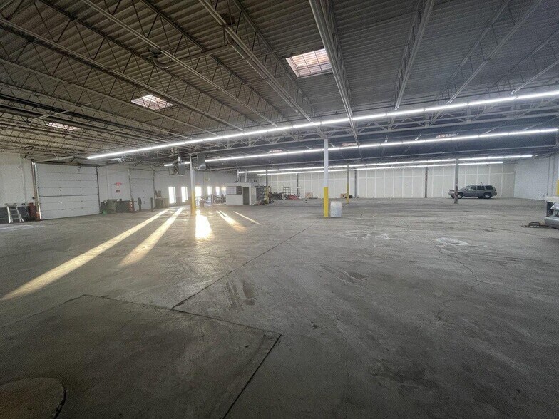 More Photos Of 869-885 Pierce Butler Rt, Saint Paul Light Manufacturing For Lease