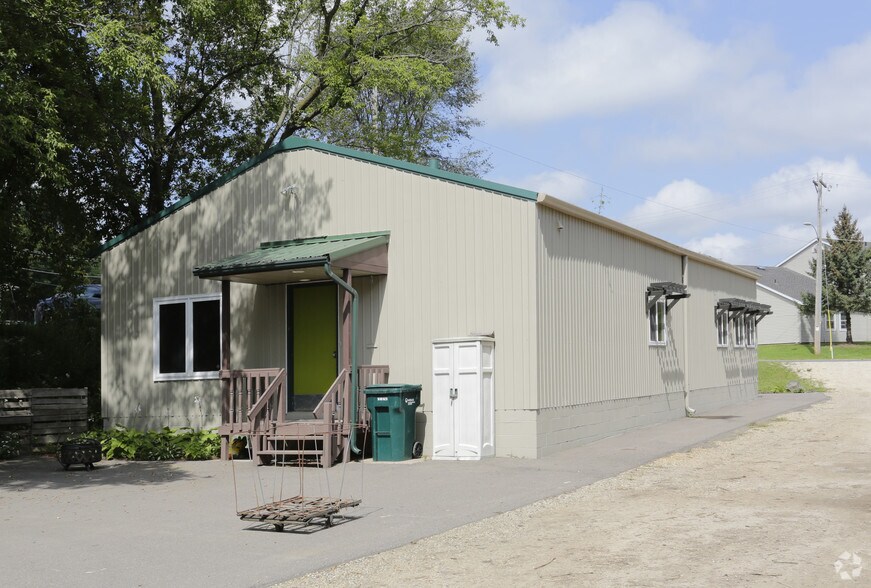 More Photos Of 146 W Division St, River Falls Warehouse For Lease