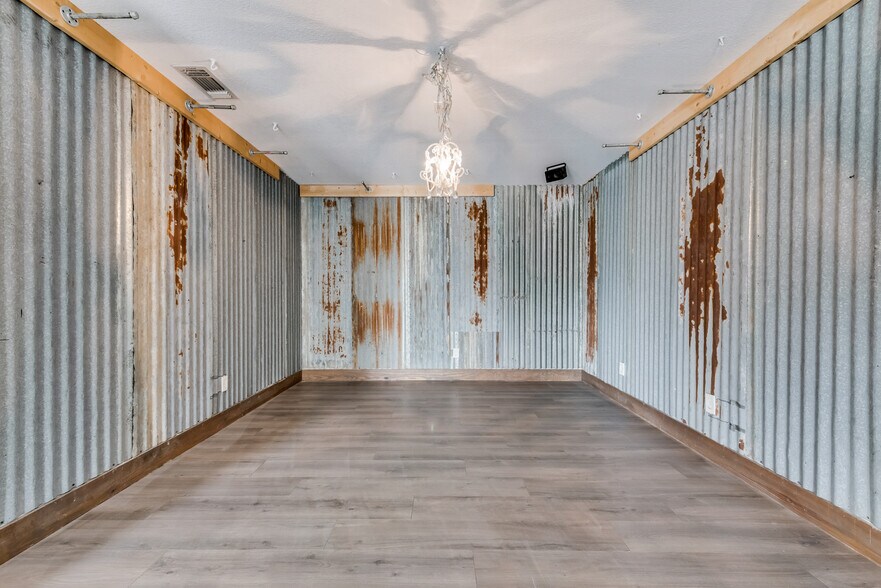 More Photos Of 1501 N Trade Days Blvd, Canton Storefront Retail Office For Sale