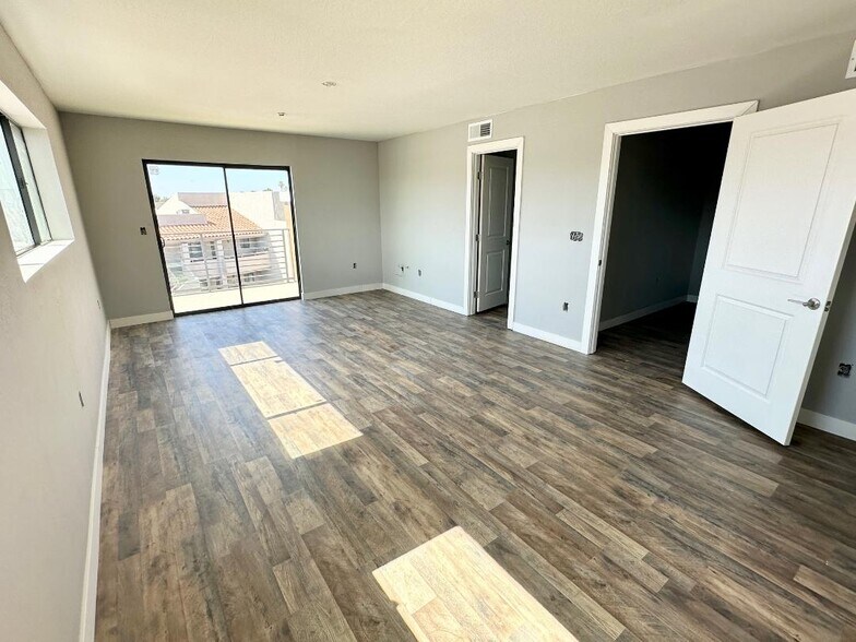 More Photos Of 11830 N 28th Dr, Phoenix Apartments For Sale