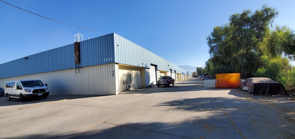 More Photos Of 1231 S Buena Vista St, San Jacinto Service For Lease