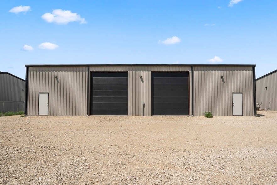 More Photos Of 2036 Seaborn Road Building 3 Suite A, Ponder Warehouse For Lease