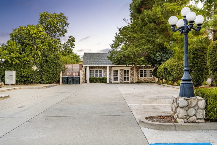 More Photos Of 307 E Chapman Ave, Orange Office For Sale