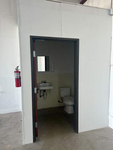 More Photos Of 11975 Cleveland Gibbs Rd, Roanoke Industrial For Lease
