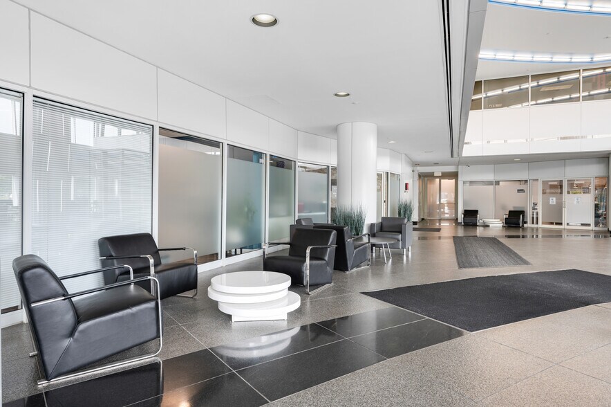 More Photos Of 40 Skokie Blvd, Northbrook Office For Lease