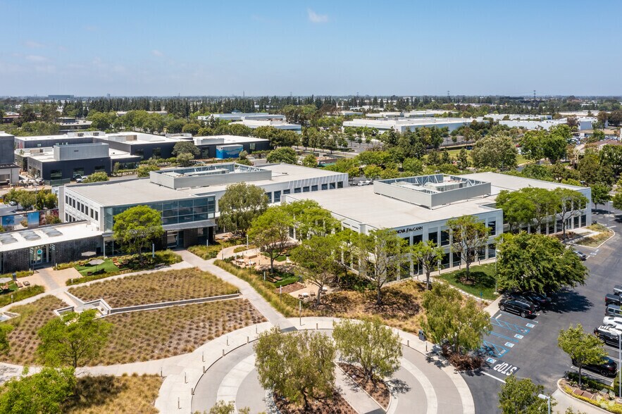 More Photos Of 3337 Susan St, Costa Mesa Unknown For Lease