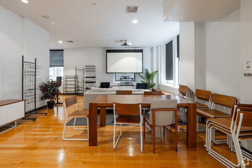 More Photos Of 156 Fifth Ave, New York Coworking Space