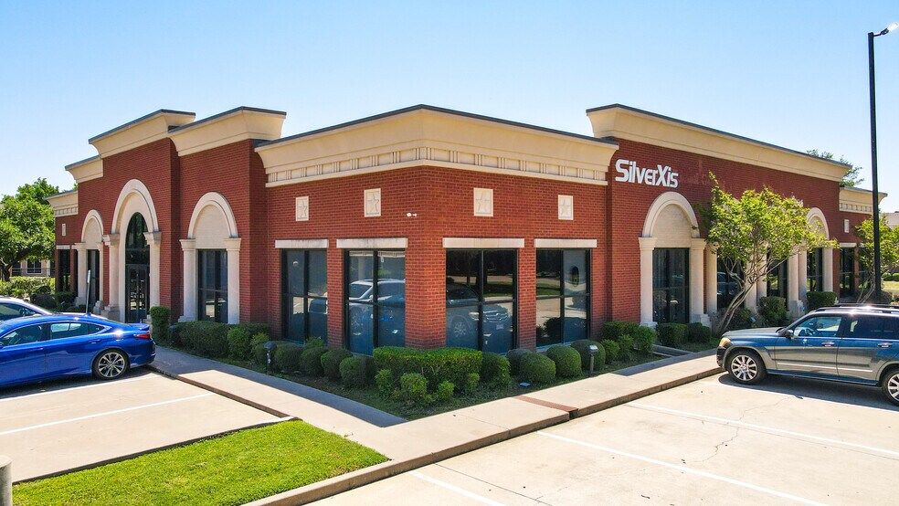 More Photos Of 305 Cimarron Trl, Irving Office For Lease