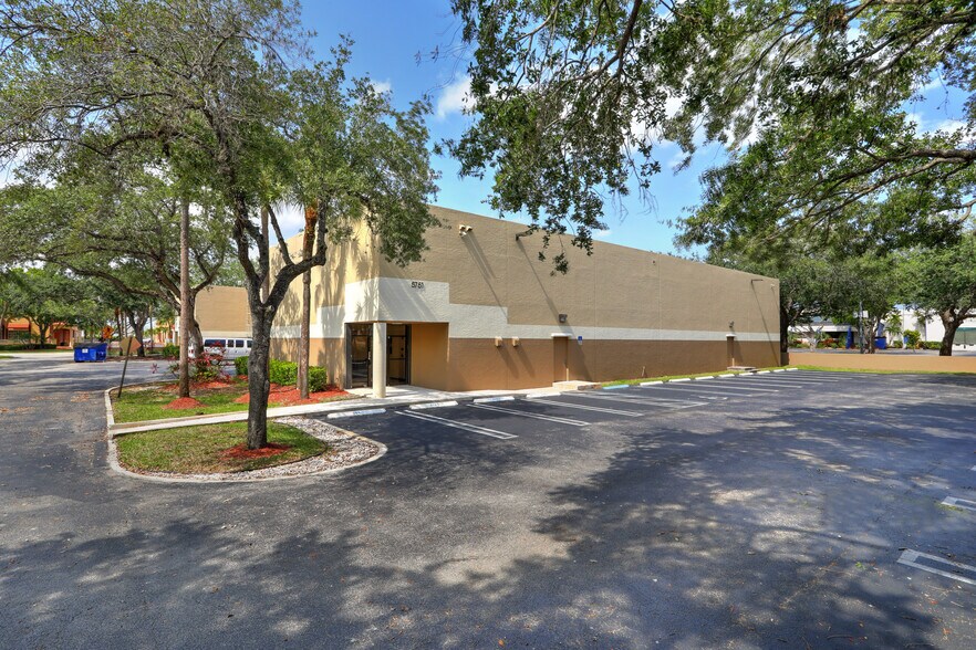 More Photos Of 5751-5753 Miami Lakes Dr, Miami Lakes Warehouse For Lease