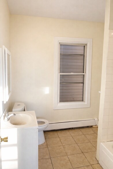 More Photos Of 80 Montgomery St, Paterson Bar For Sale