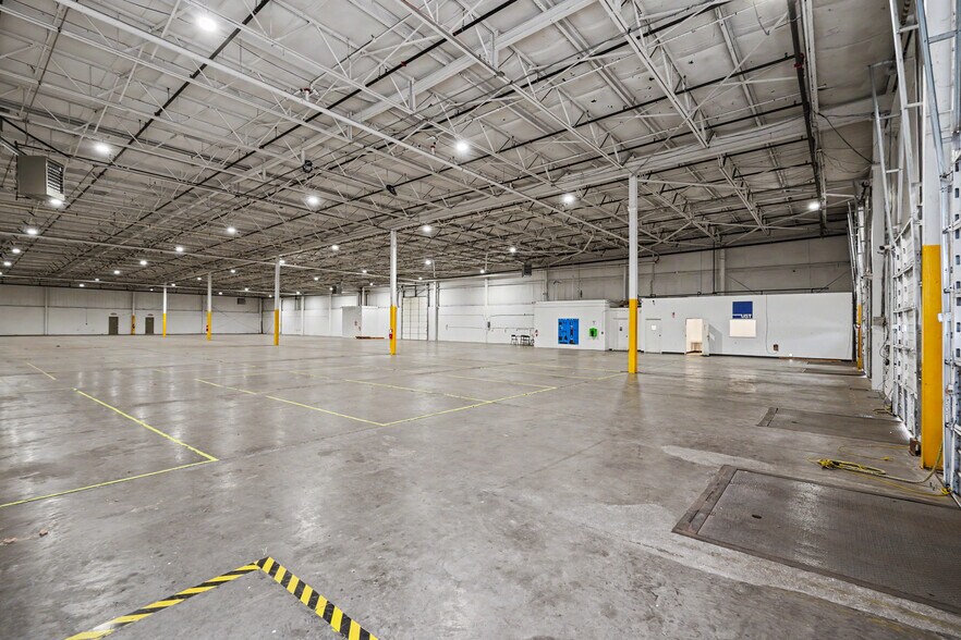 More Photos Of 2001 Production Dr, Louisville Warehouse For Lease