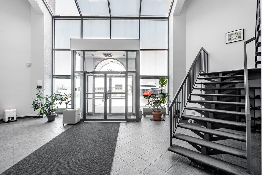 More Photos Of 1200 Av 55e, Montréal Warehouse For Lease