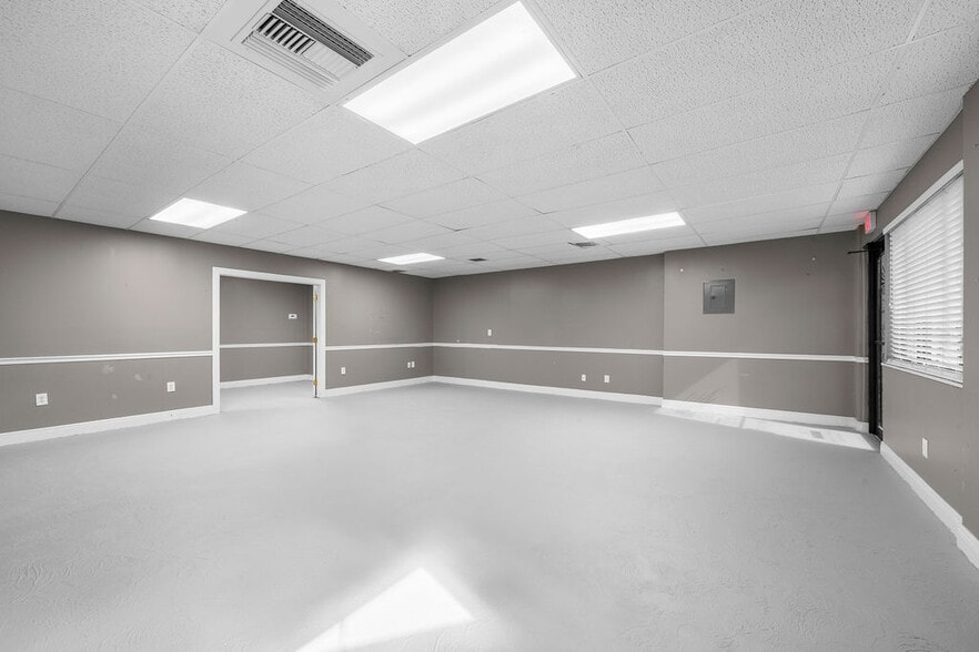 More Photos Of 1459 SE Village Green Dr, Port Saint Lucie Warehouse For Sale
