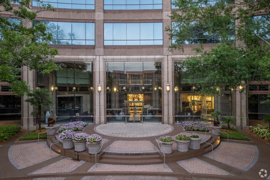 More Photos Of 1950 Summit Park Dr, Orlando Office For Lease