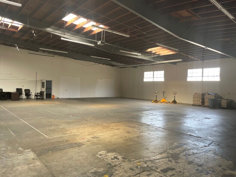 More Photos Of 3015 Kilson Dr, Santa Ana Warehouse For Lease