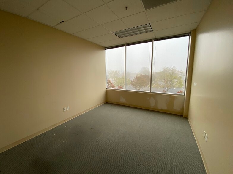 More Photos Of 18705 Madrone Pky, Morgan Hill Research And Development For Lease