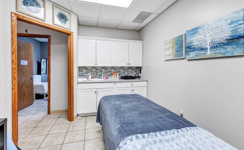 More Photos Of 1780 S Koeller St, Oshkosh Flex For Sale