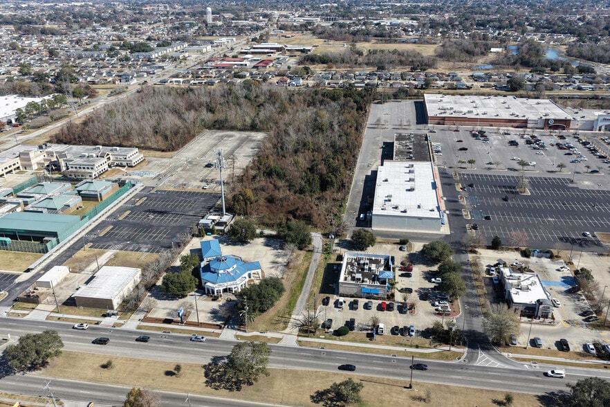 More Photos Of 1705 Manhattan Blvd, Harvey Land For Sale