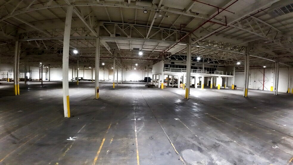 More Photos Of 815 E Kenwood Ave, Decatur Distribution For Lease