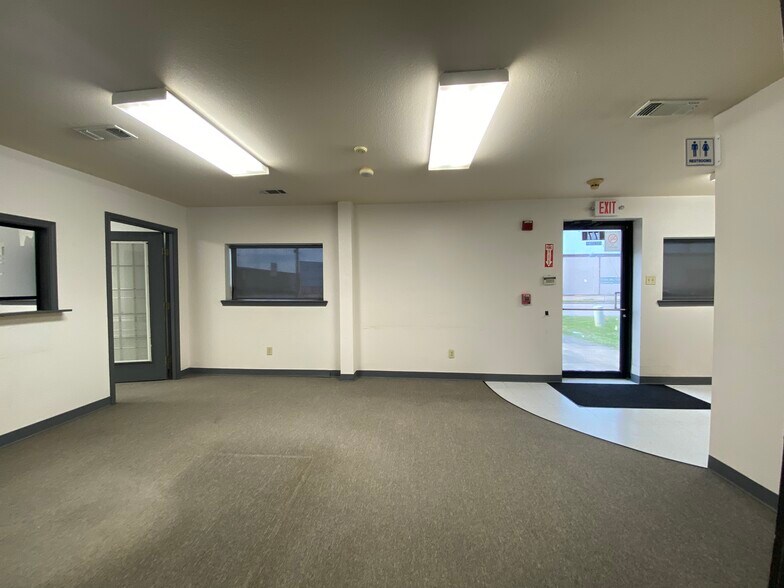 More Photos Of 4770 Washington Blvd, Beaumont Light Distribution For Sale