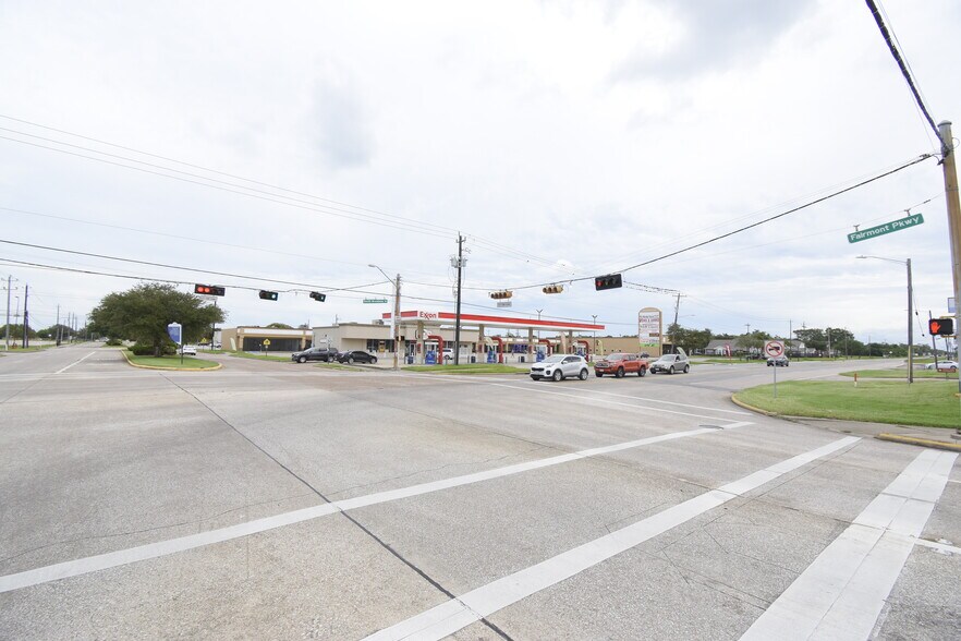 More Photos Of 1101-1139 S Broadway St, La Porte Unknown For Sale