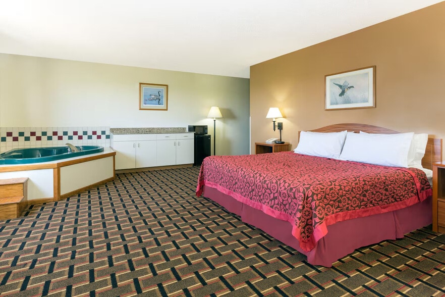 More Photos Of 851 Paxton Elsie Rd, Paxton Hotel For Sale