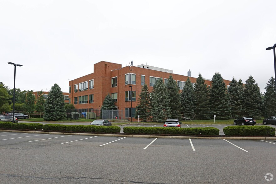 More Photos Of 1 Technology Pl, Rockland Office For Lease