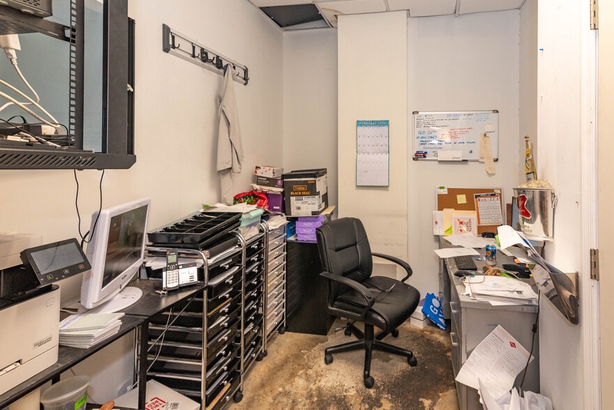 More Photos Of 5800 York Rd, Baltimore Restaurant For Sale