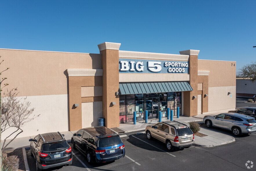 More Photos Of 714 W Calle Arroyo Sur, Green Valley Freestanding For Lease