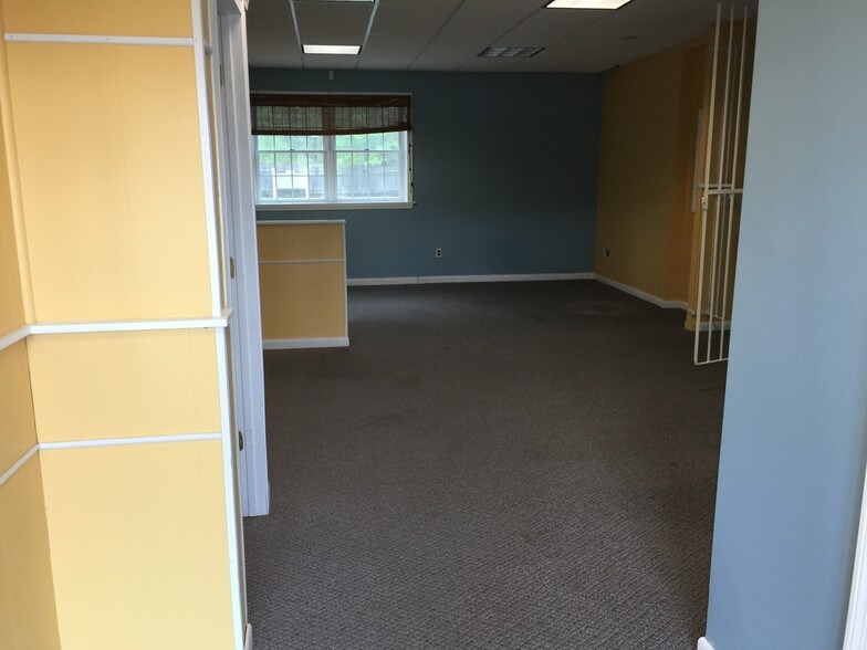 More Photos Of 97 Locust Ave, Cortlandt Manor Medical For Sale