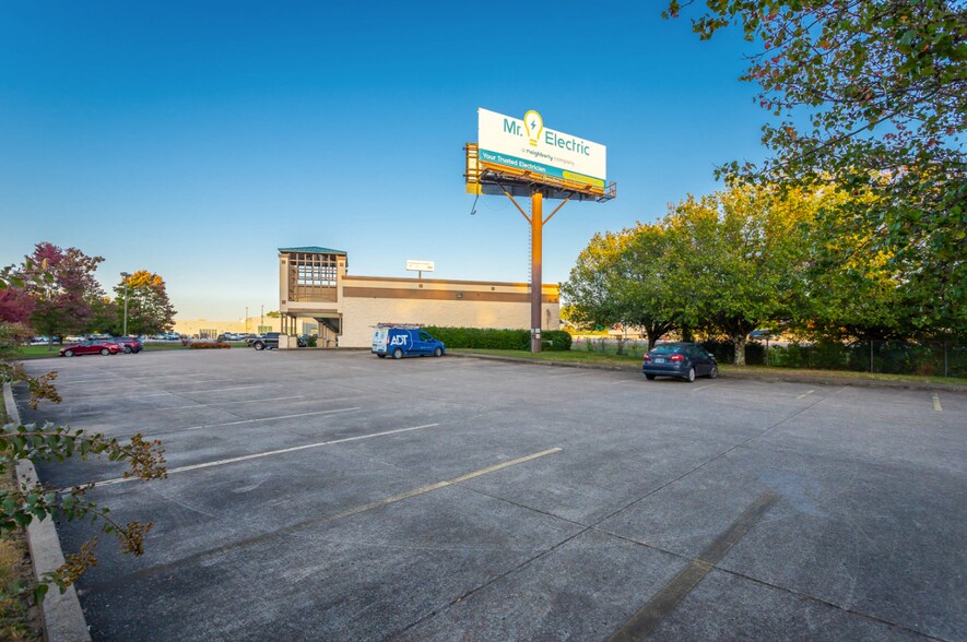 More Photos Of 7610 Hamilton Park Dr, Chattanooga Office For Sale